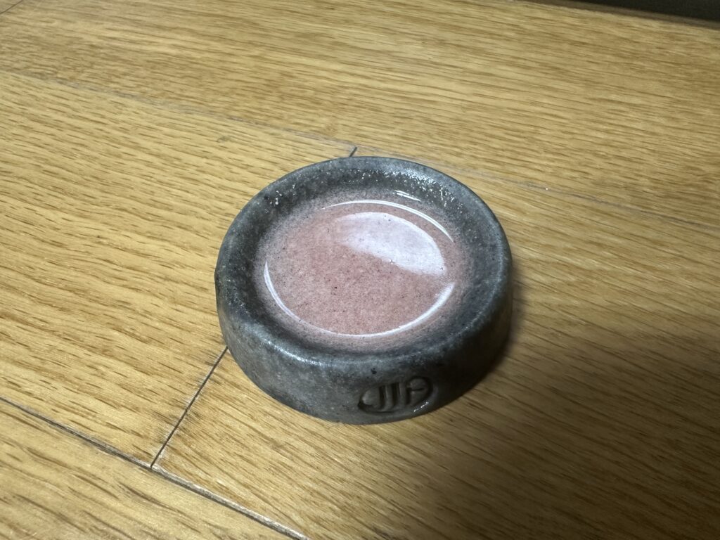 크레스티드 게코 먹이그릇에 얕게 담은 조제식